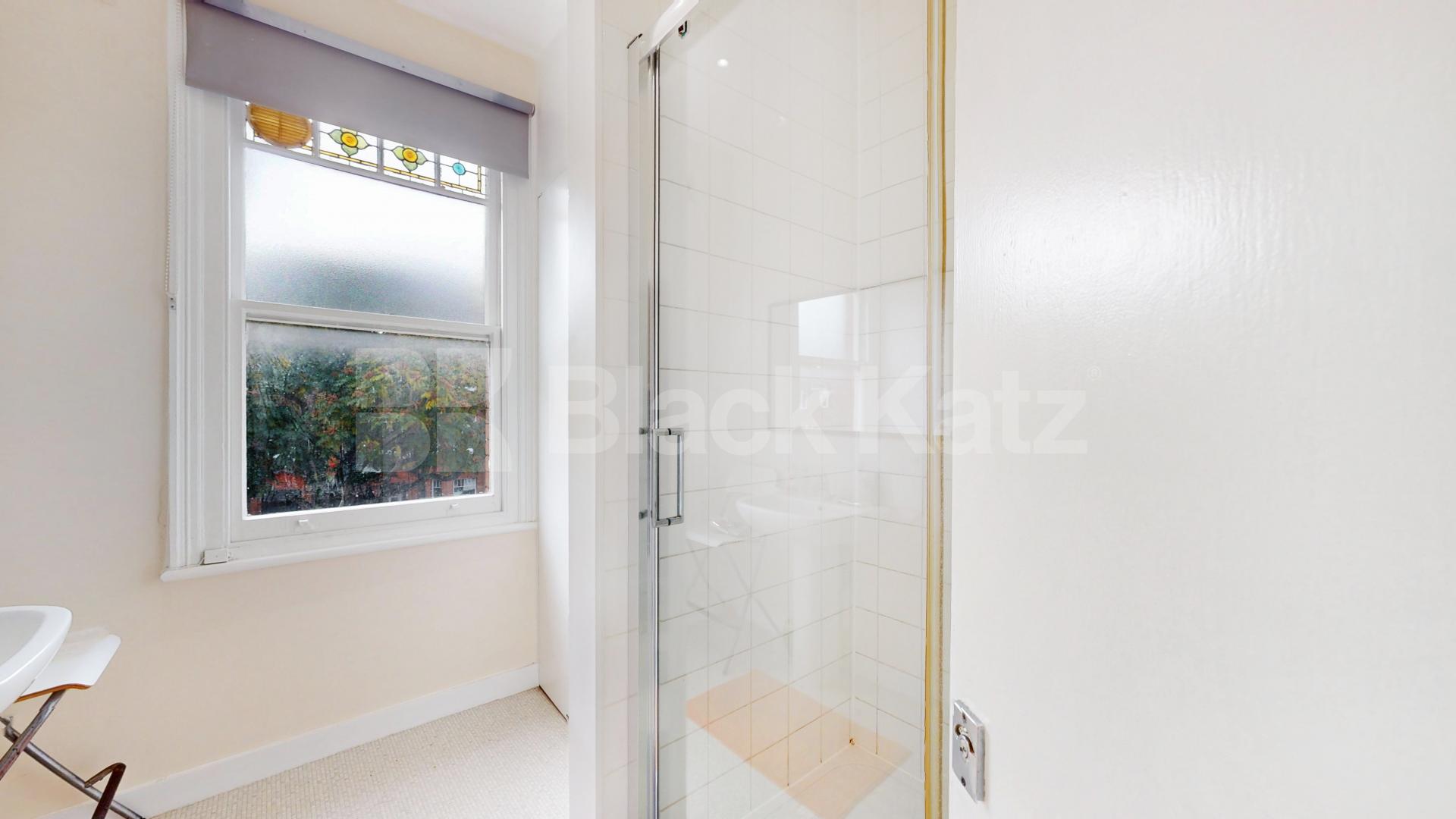 Modern Studio Goldhurst Terrace, West Hampstead (Heating + Hot water included)